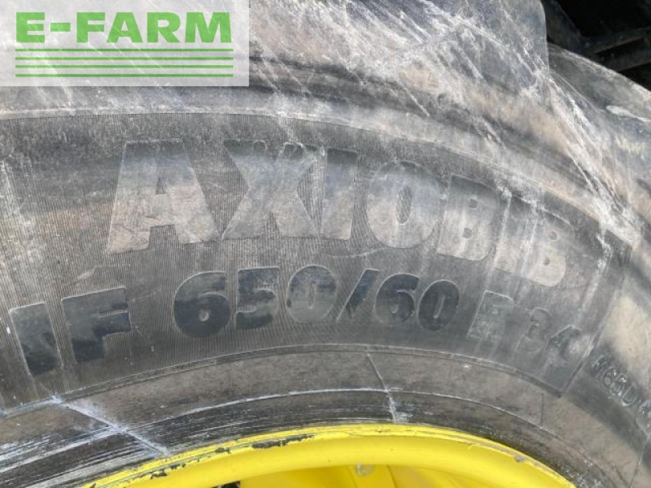 Farm tractor John Deere 8370r: picture 9