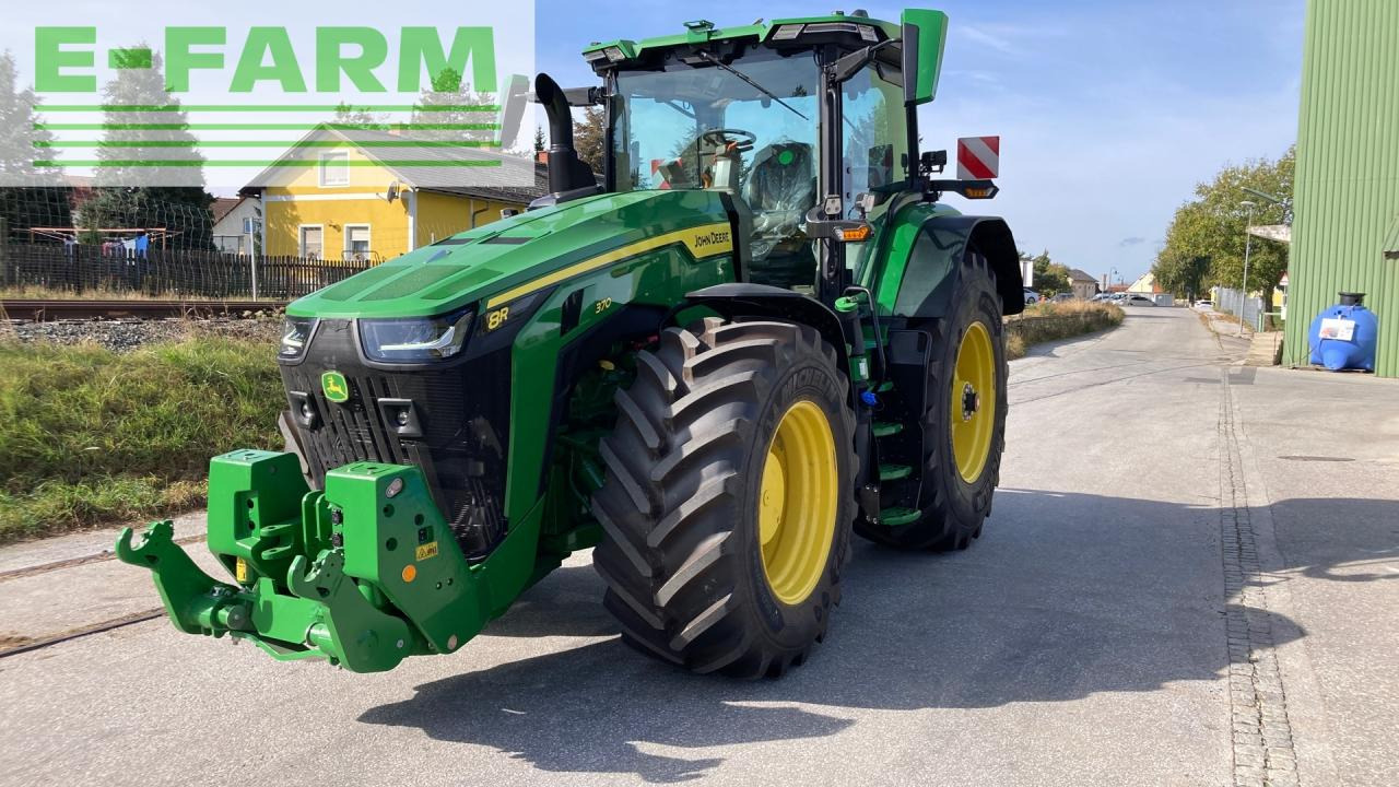 John Deere 8R370 - Farm tractor: picture 1 John Deere 8R370 - Farm tractor: picture 1