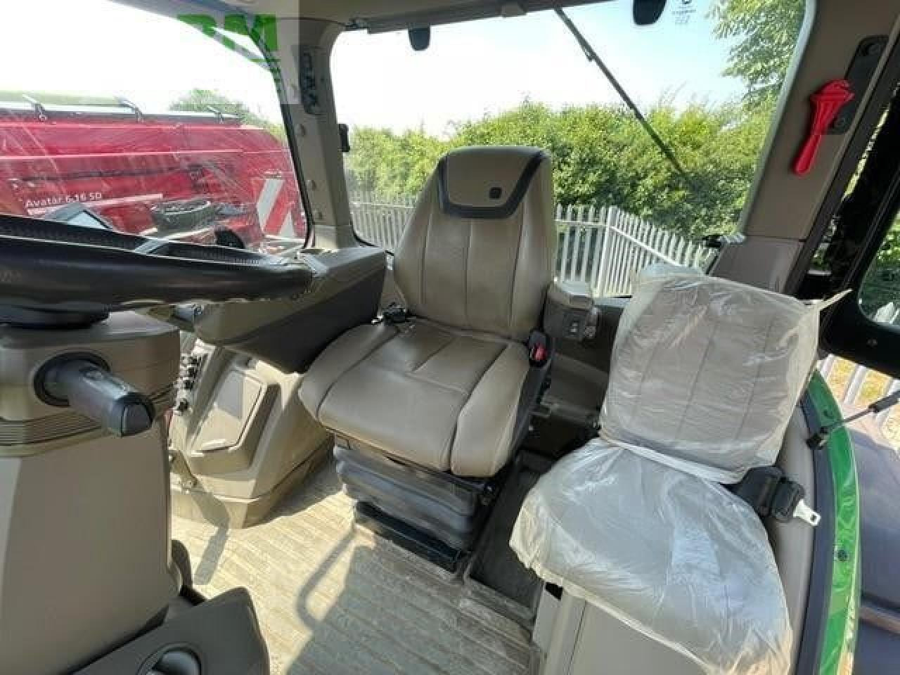 Farm tractor John Deere 8RX 410: picture 12