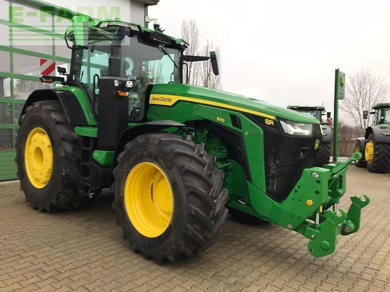 John Deere 8r 370 - Farm tractor: picture 2 John Deere 8r 370 - Farm tractor: picture 2
