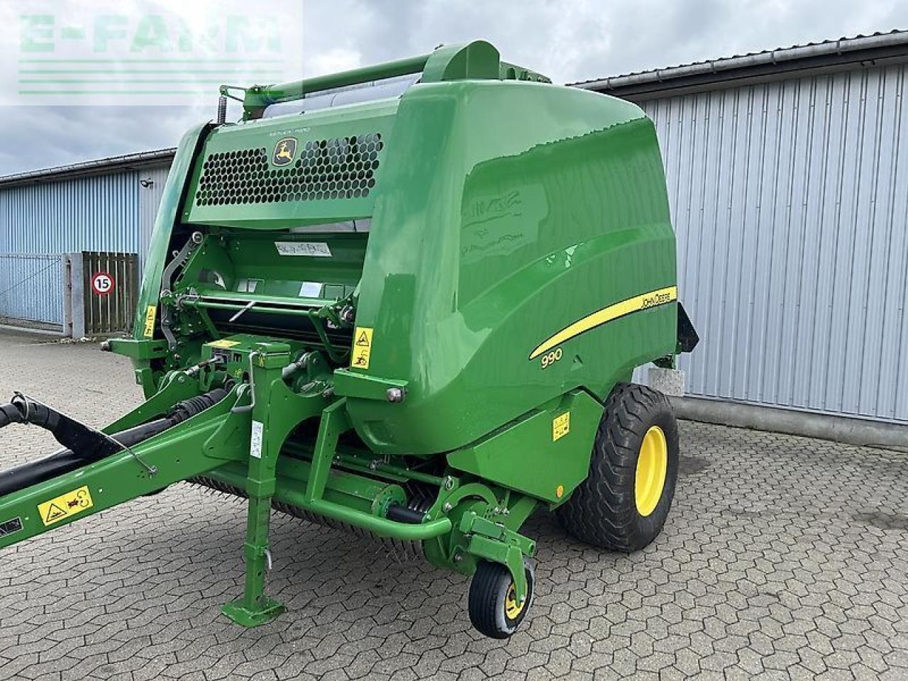 John Deere 990 - Square baler: picture 2 John Deere 990 - Square baler: picture 2