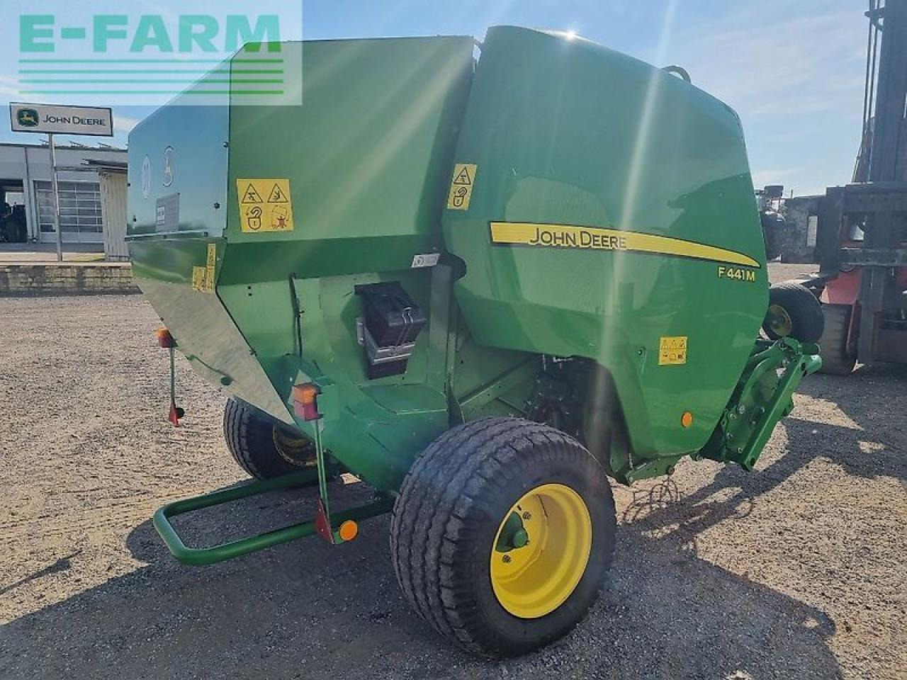 John Deere f441m - Square baler: picture 5 John Deere f441m - Square baler: picture 5