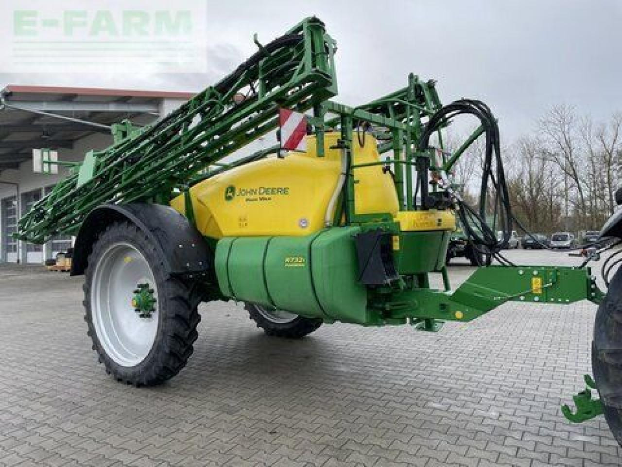 John Deere r 732i - Trailed sprayer: picture 1 John Deere r 732i - Trailed sprayer: picture 1