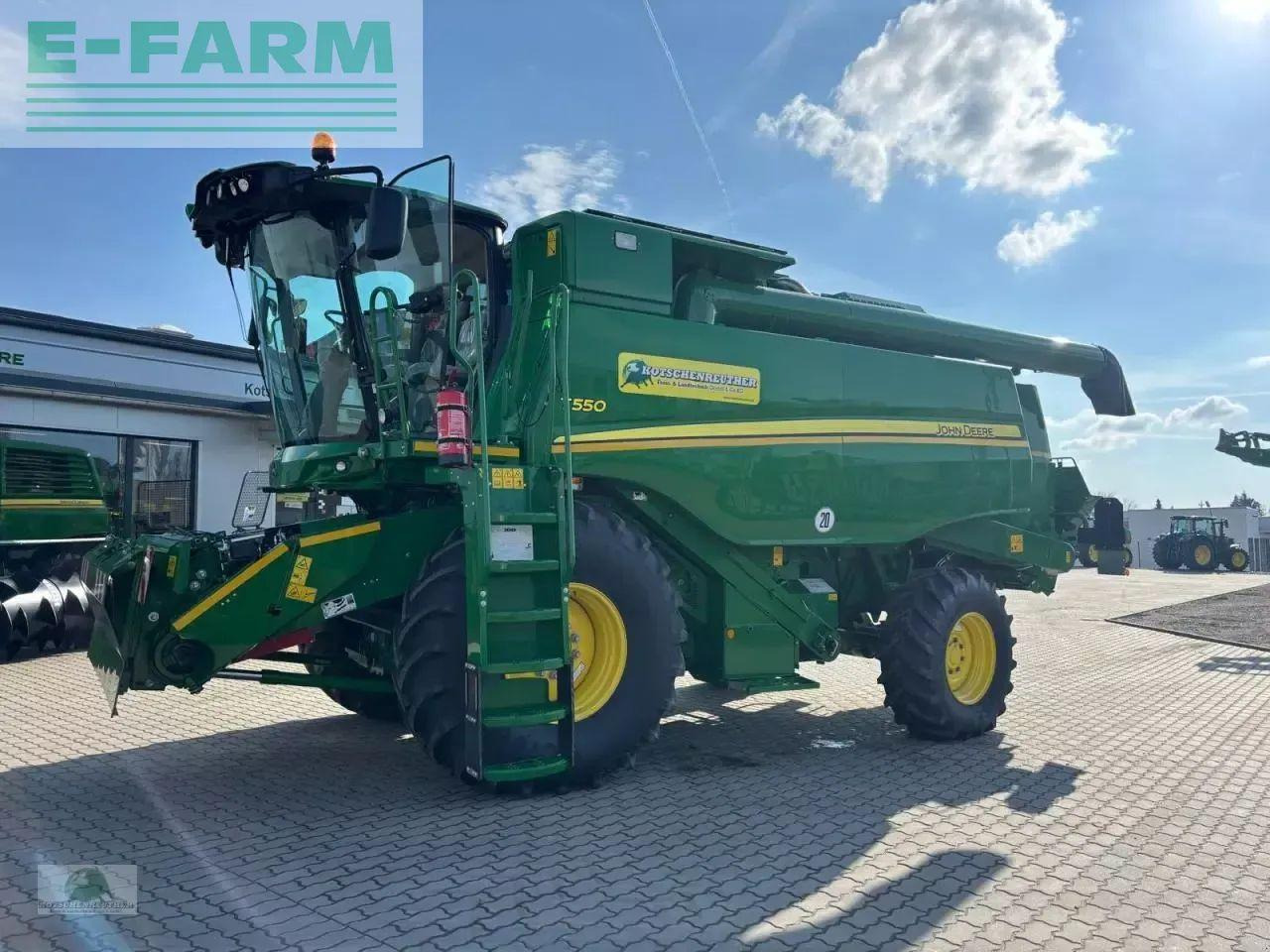 John Deere t550 - Combine harvester: picture 1 John Deere t550 - Combine harvester: picture 1