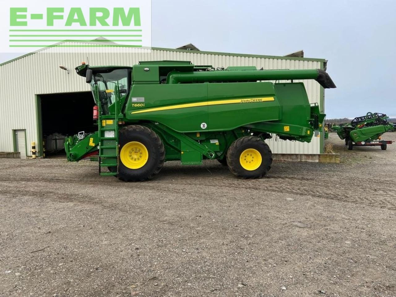 John Deere t660 my23 prod 30 - Combine harvester: picture 2 John Deere t660 my23 prod 30 - Combine harvester: picture 2