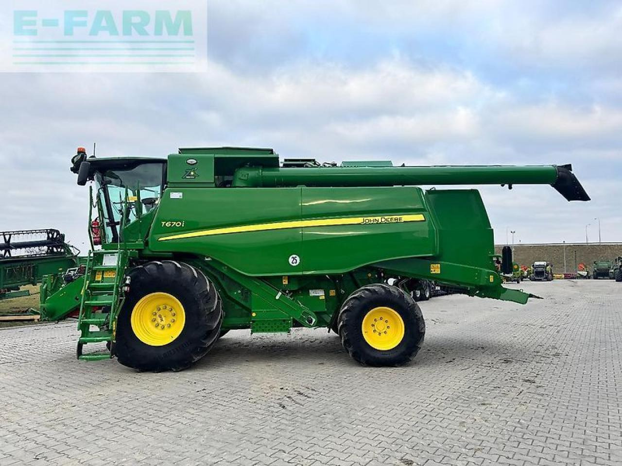 John Deere t670i - Combine harvester: picture 3 John Deere t670i - Combine harvester: picture 3