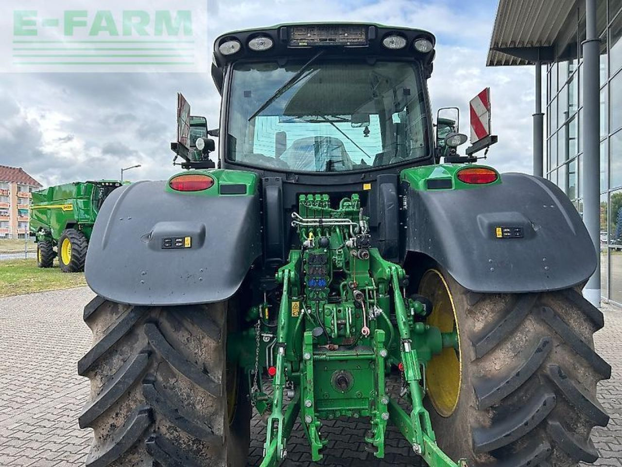 John Deere traktor 6215r - Farm tractor: picture 3 John Deere traktor 6215r - Farm tractor: picture 3