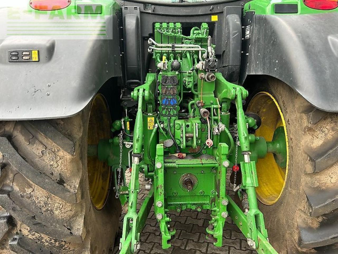 John Deere traktor 6215r - Farm tractor: picture 4 John Deere traktor 6215r - Farm tractor: picture 4