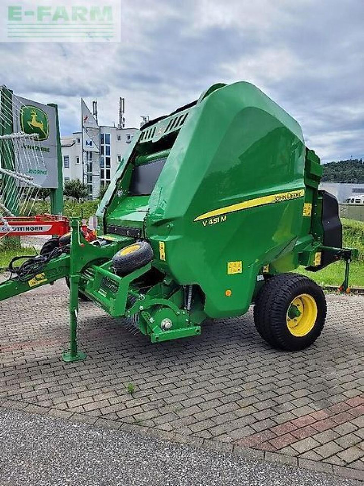 John Deere v451m - Square baler: picture 1 John Deere v451m - Square baler: picture 1