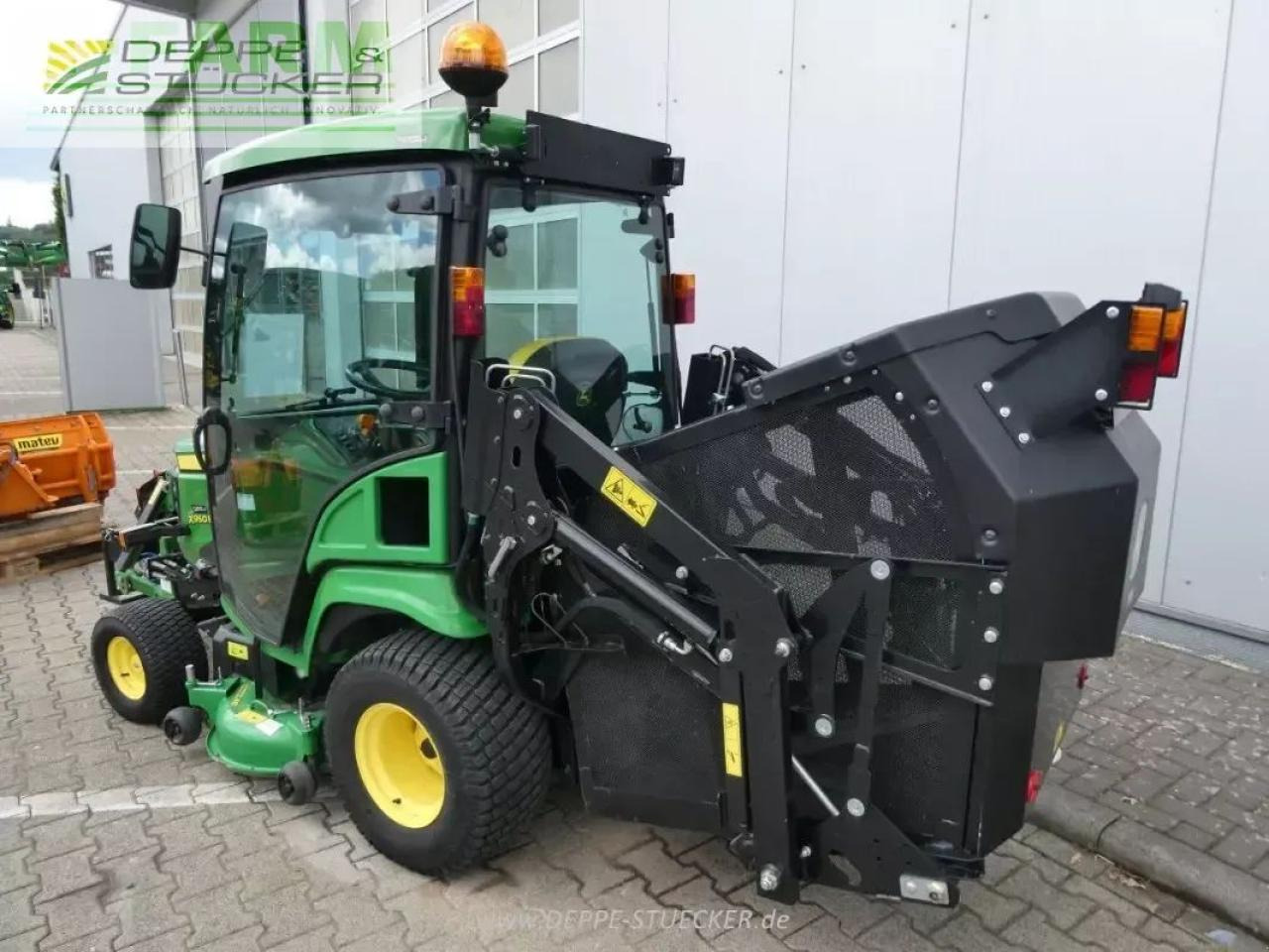 John Deere x950r - Farm tractor: picture 3 John Deere x950r - Farm tractor: picture 3