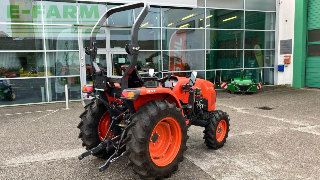 Farm tractor Kubota L1-382: picture 6