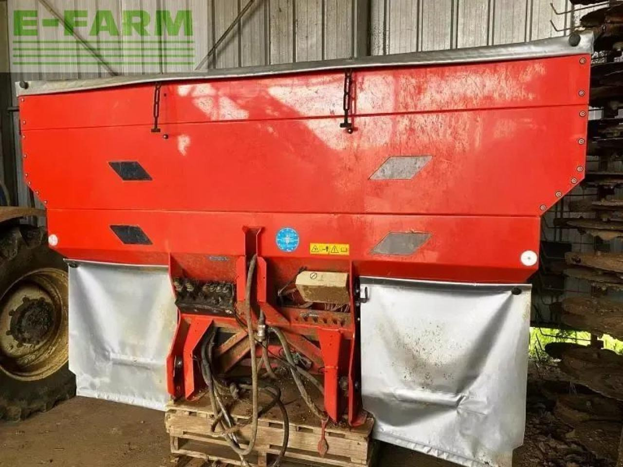 Kuhn axera 1102 h-emc - Fertilizer spreader: picture 1 Kuhn axera 1102 h-emc - Fertilizer spreader: picture 1