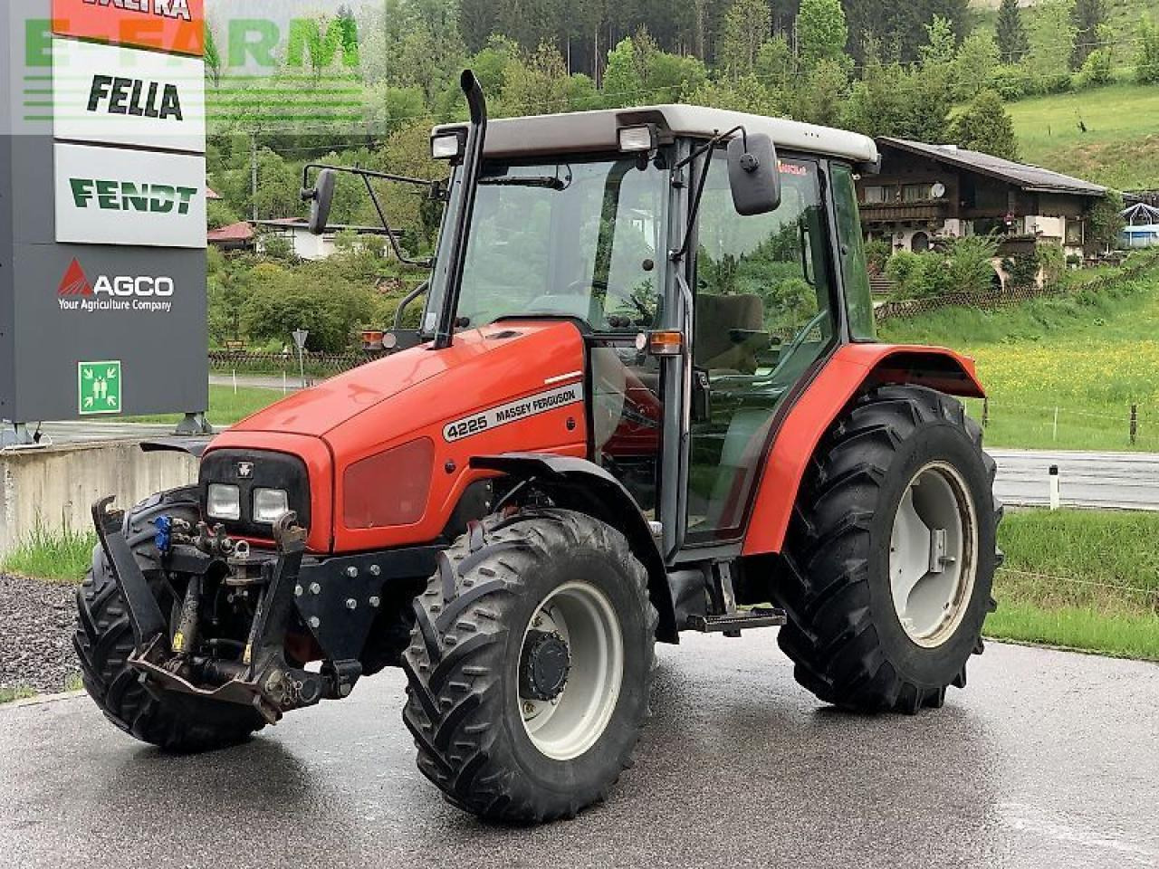 Massey Ferguson 4225-4 - Farm tractor: picture 2 Massey Ferguson 4225-4 - Farm tractor: picture 2