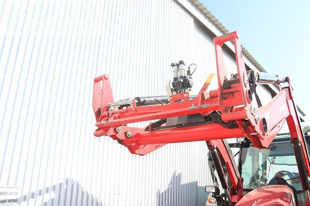 Massey Ferguson 5711 - Farm tractor: picture 4 Massey Ferguson 5711 - Farm tractor: picture 4