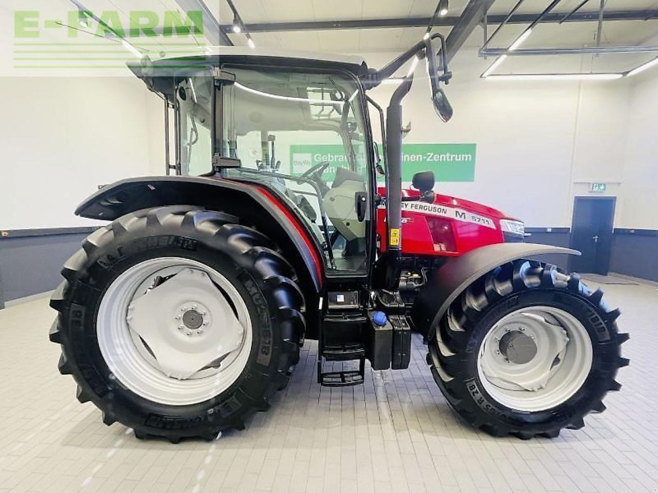 Massey Ferguson 5711 m essential - Farm tractor: picture 4 Massey Ferguson 5711 m essential - Farm tractor: picture 4