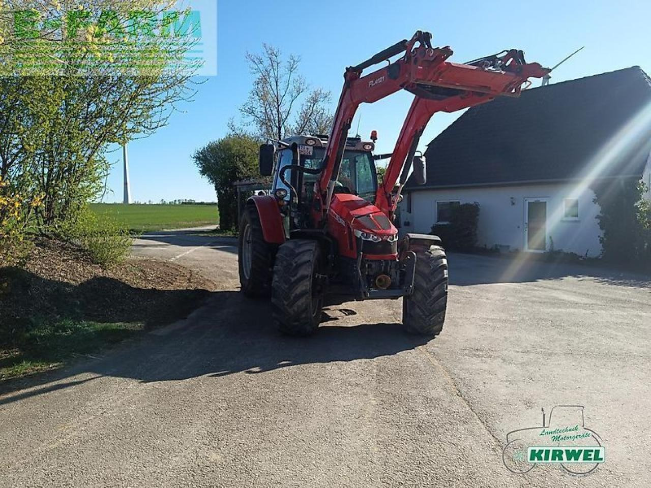Massey Ferguson 5713 s dyna6 - Farm tractor: picture 3 Massey Ferguson 5713 s dyna6 - Farm tractor: picture 3