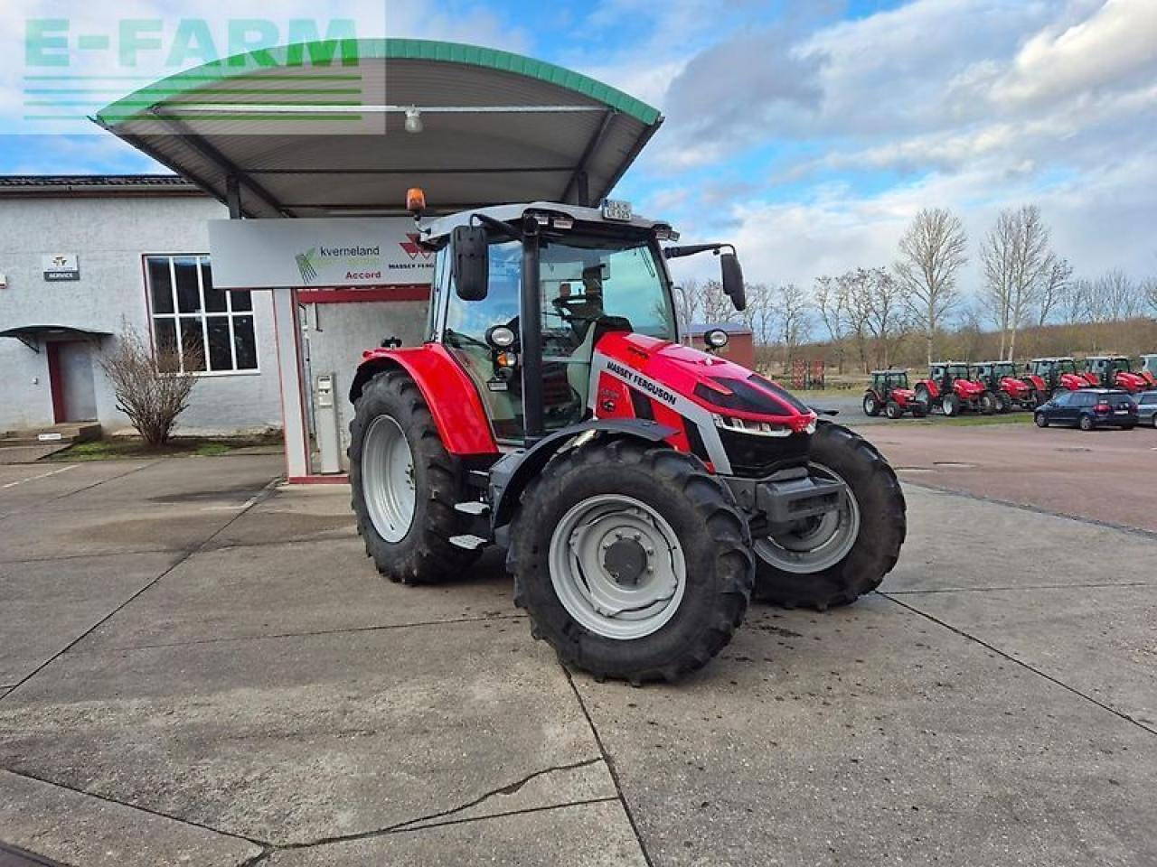 Massey Ferguson 5s.125 dyna-4 essential Essential - Farm tractor: picture 1 Massey Ferguson 5s.125 dyna-4 essential Essential - Farm tractor: picture 1