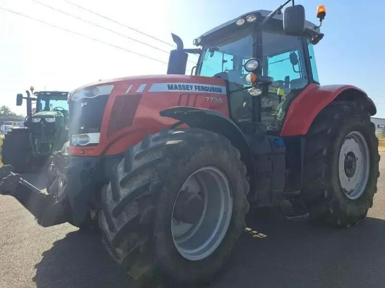 Massey Ferguson 7724 - Farm tractor: picture 3 Massey Ferguson 7724 - Farm tractor: picture 3