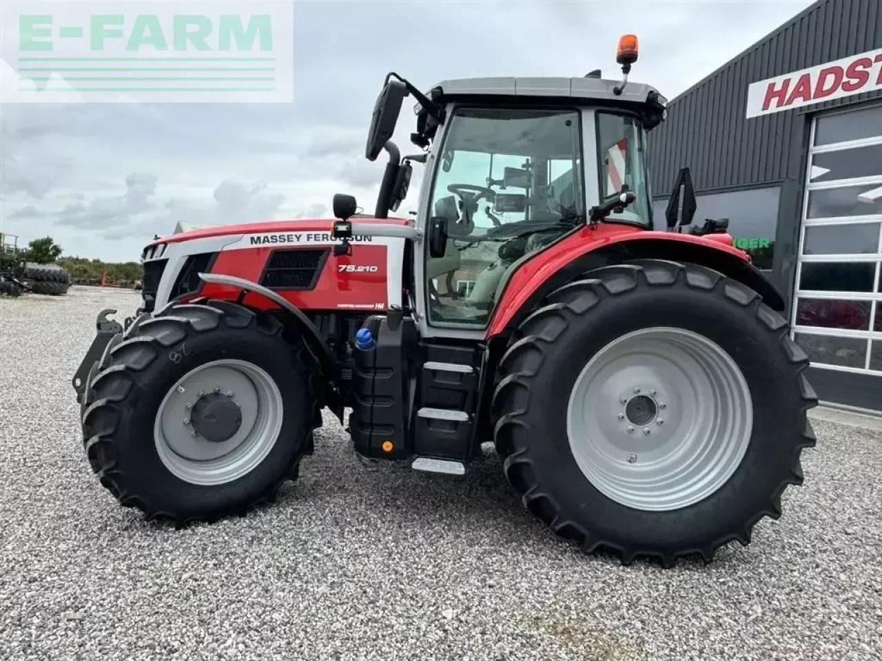 Massey Ferguson 7s.210 dyna vt exclusive Exclusive - Farm tractor: picture 3 Massey Ferguson 7s.210 dyna vt exclusive Exclusive - Farm tractor: picture 3