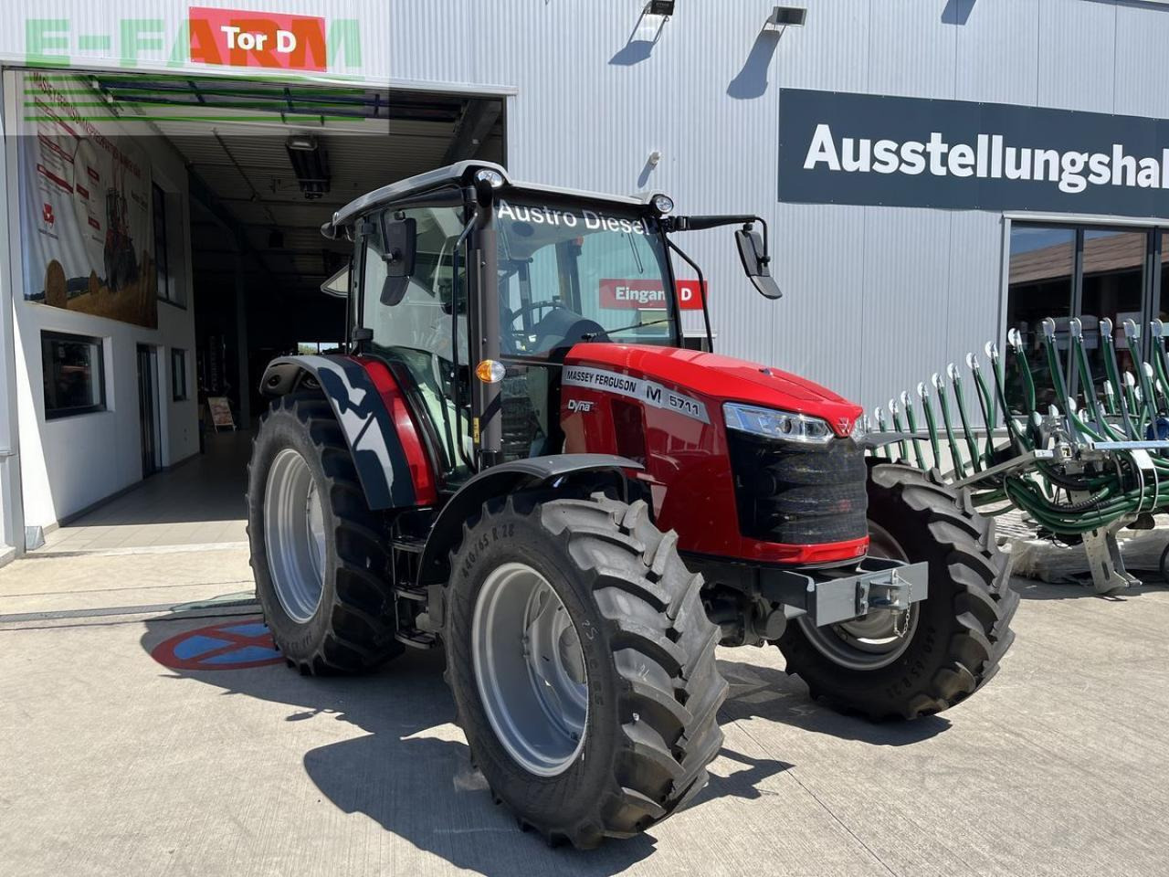 Massey Ferguson mf 5711 - Farm tractor: picture 1 Massey Ferguson mf 5711 - Farm tractor: picture 1