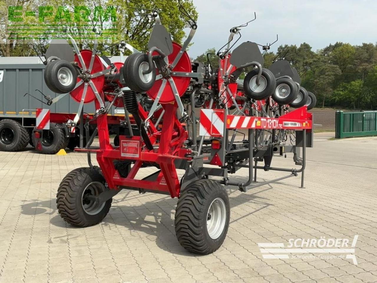 Massey Ferguson td 1310x trc (lotus 1250 t) - Tedder/ Rake: picture 3 Massey Ferguson td 1310x trc (lotus 1250 t) - Tedder/ Rake: picture 3