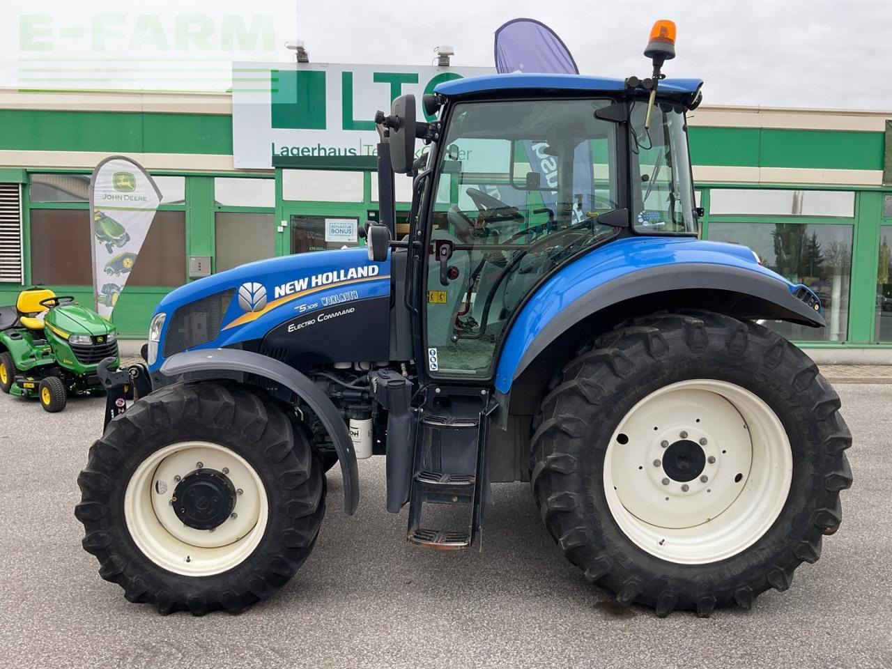 New Holland T5.105 Electro Command - Farm tractor: picture 2 New Holland T5.105 Electro Command - Farm tractor: picture 2