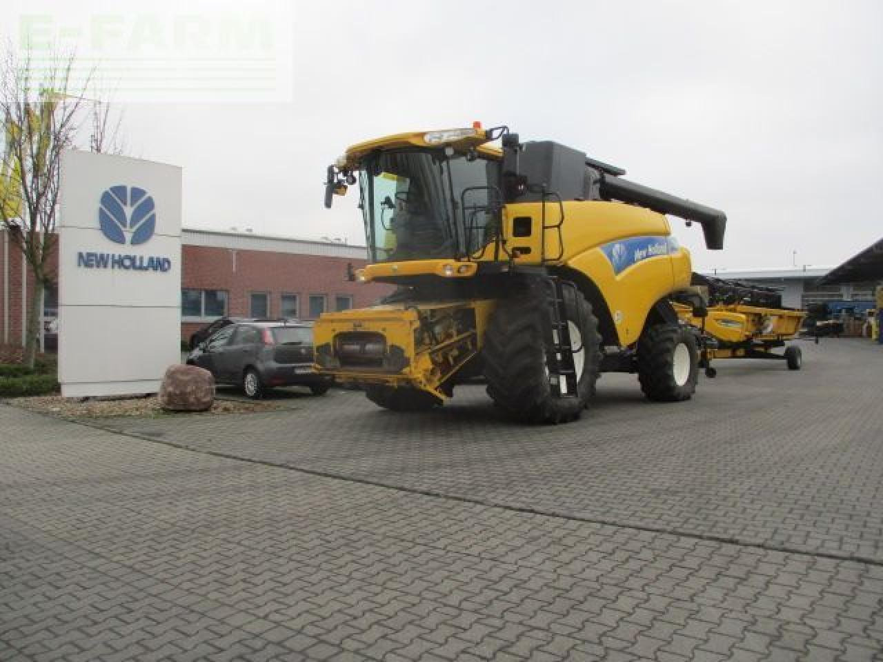 New Holland cr 9060 / cr9060 - Combine harvester: picture 2 New Holland cr 9060 / cr9060 - Combine harvester: picture 2