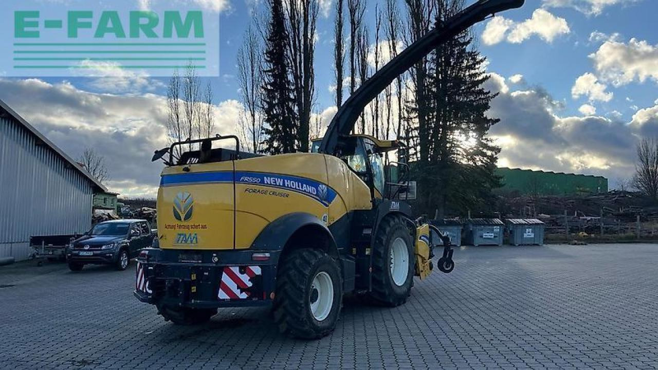 New Holland fr 550 häcksler inkl. pickup und maisgebiss - Forage harvester: picture 2 New Holland fr 550 häcksler inkl. pickup und maisgebiss - Forage harvester: picture 2