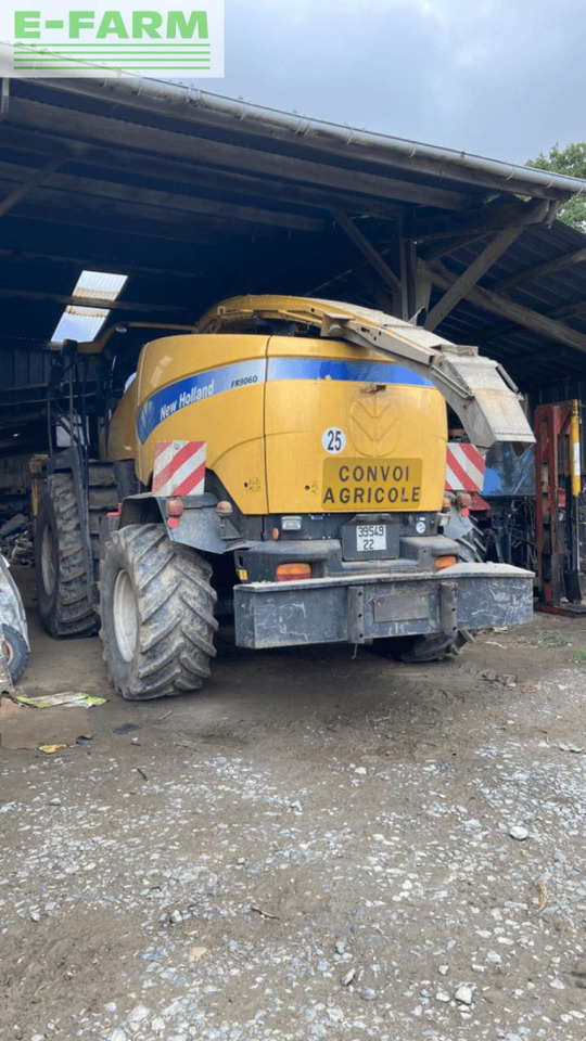 New Holland fr9060 - Forage harvester: picture 1 New Holland fr9060 - Forage harvester: picture 1