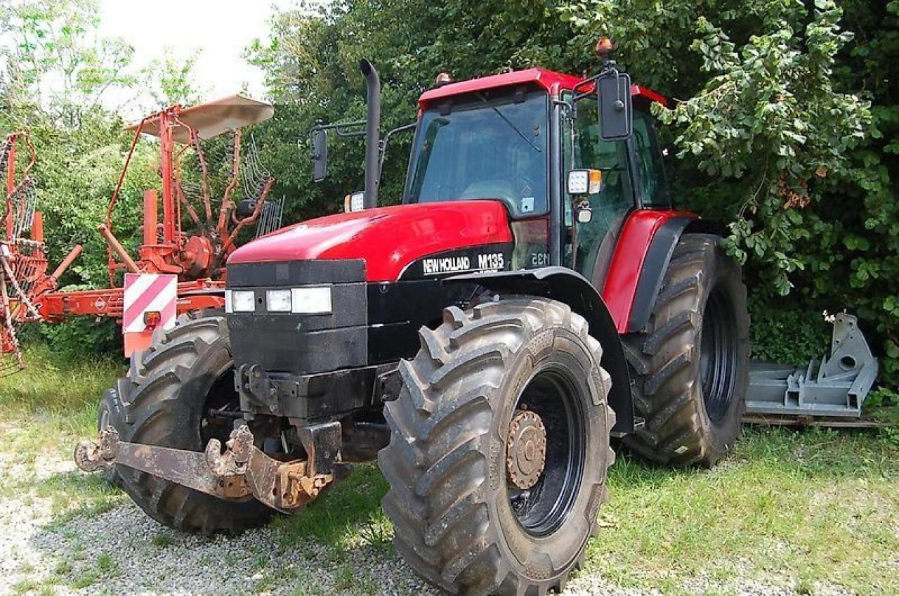 New Holland m 135 - Farm tractor: picture 2 New Holland m 135 - Farm tractor: picture 2
