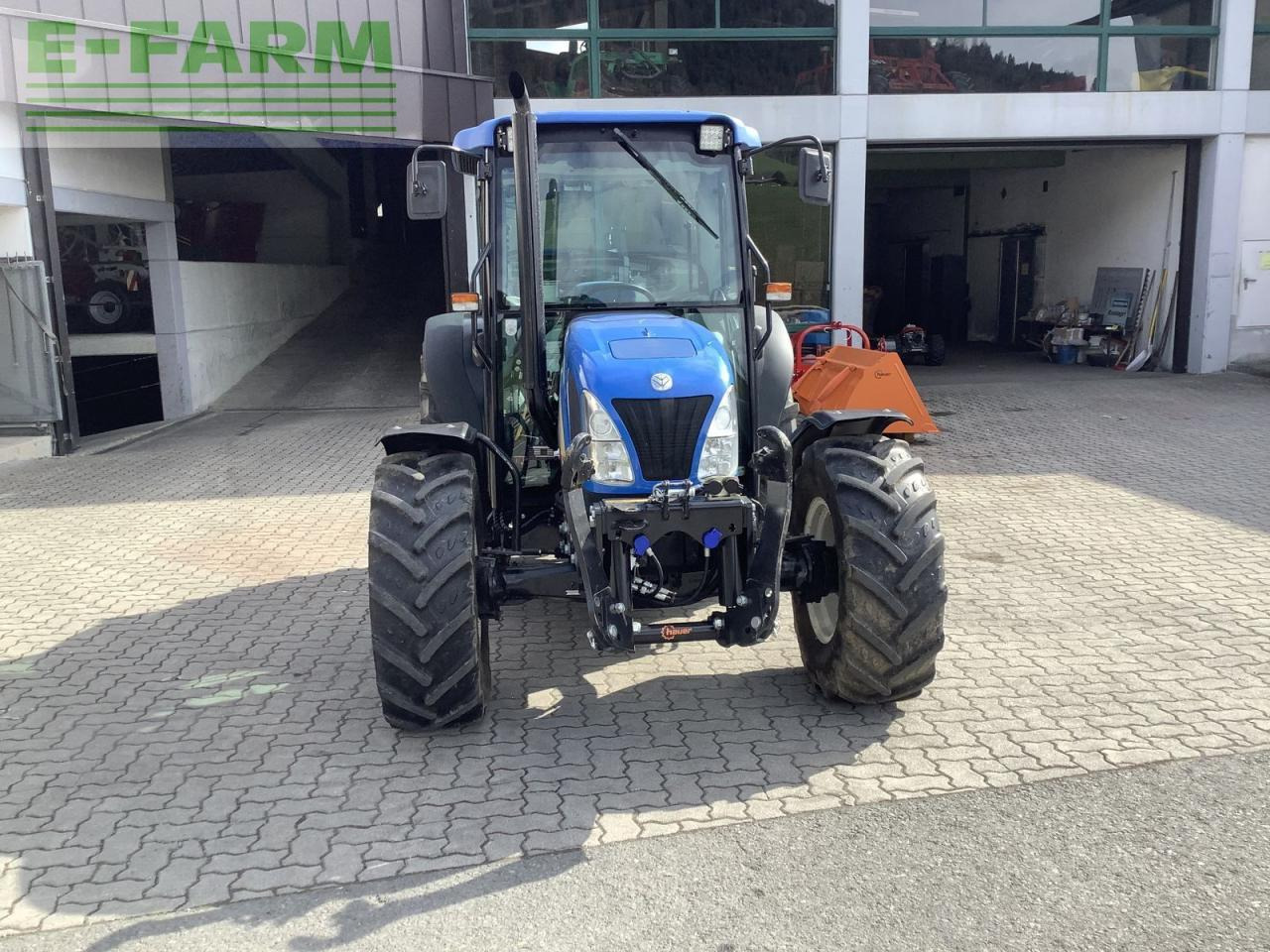 New Holland t4020 deluxe Deluxe - Farm tractor: picture 2 New Holland t4020 deluxe Deluxe - Farm tractor: picture 2