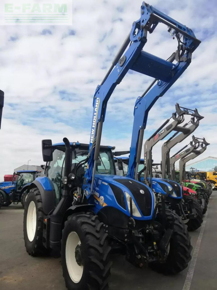 New Holland t6.145 dynamic command - Farm tractor: picture 2 New Holland t6.145 dynamic command - Farm tractor: picture 2