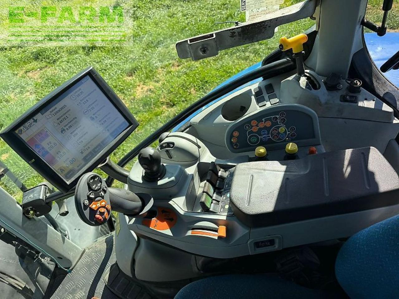 New Holland t7.210 auto command - Farm tractor: picture 5 New Holland t7.210 auto command - Farm tractor: picture 5