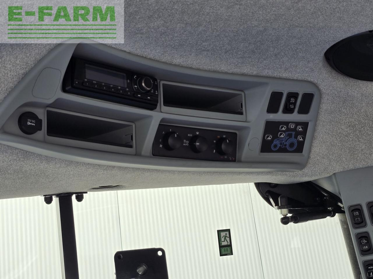 New Holland t7.210 auto command sidewinder ii (stage v) - Farm tractor: picture 5 New Holland t7.210 auto command sidewinder ii (stage v) - Farm tractor: picture 5