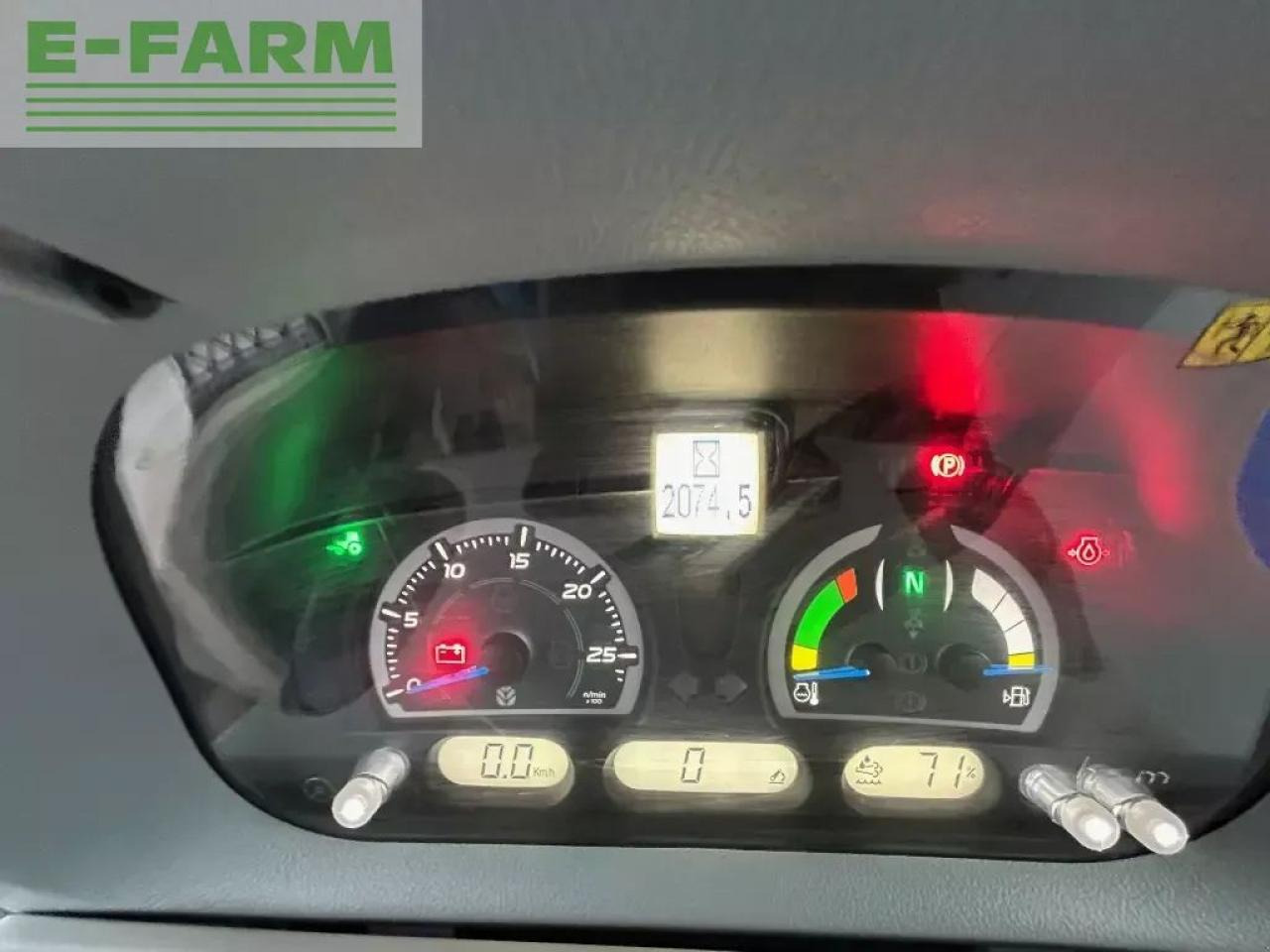 New Holland t7.210 classic - Farm tractor: picture 3 New Holland t7.210 classic - Farm tractor: picture 3