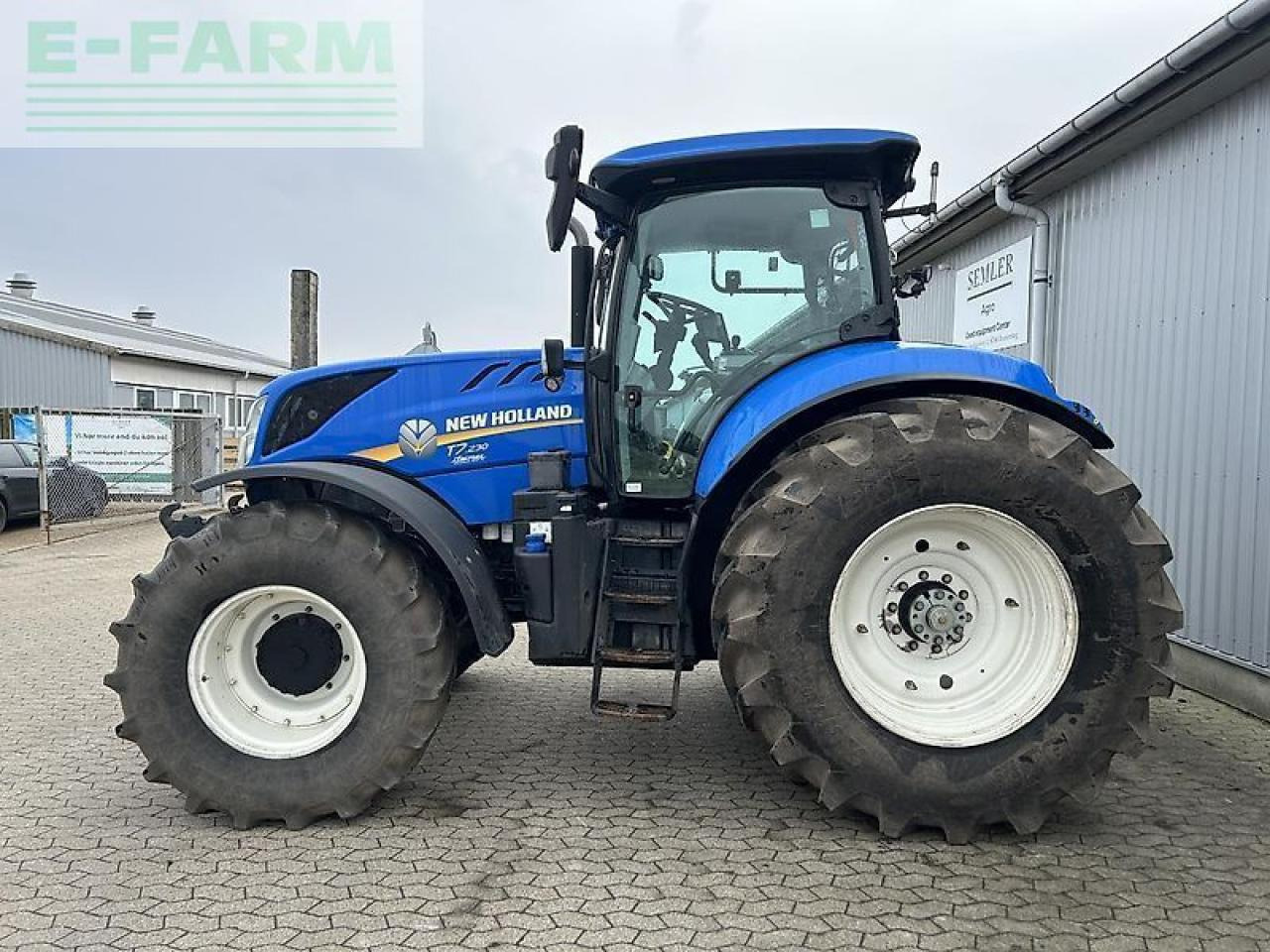 New Holland t7.230 - Farm tractor: picture 2 New Holland t7.230 - Farm tractor: picture 2