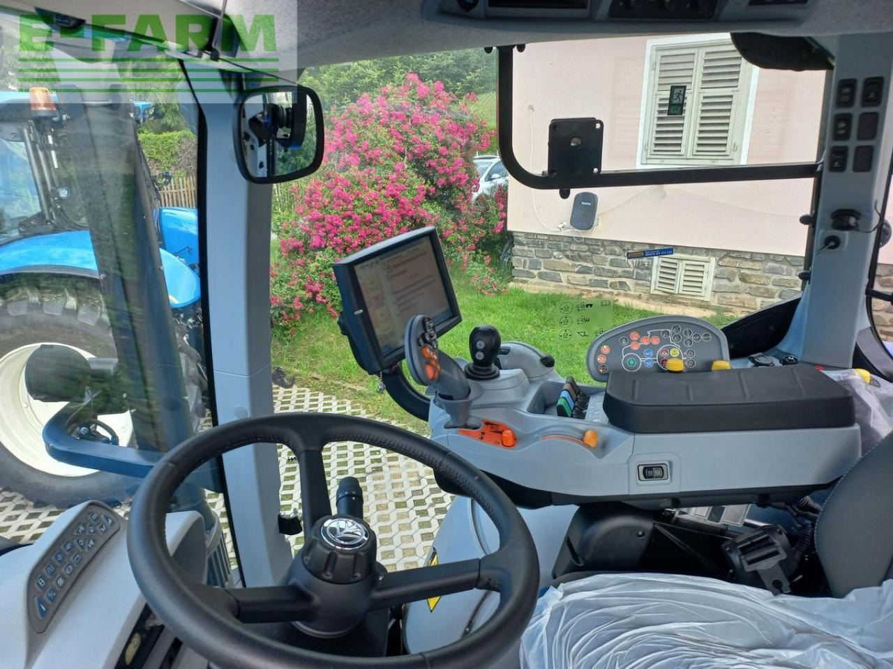New Holland t7.270 auto command sidewinder ii (stage v) - Farm tractor: picture 5 New Holland t7.270 auto command sidewinder ii (stage v) - Farm tractor: picture 5