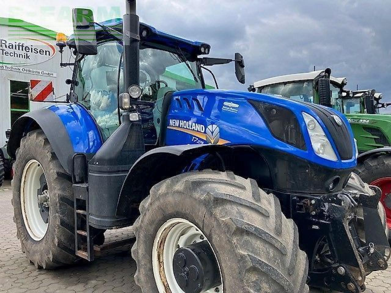 New Holland t7.275 - Farm tractor: picture 2 New Holland t7.275 - Farm tractor: picture 2