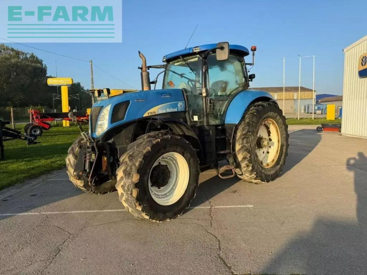 New Holland t7070 6.7l - Farm tractor: picture 2 New Holland t7070 6.7l - Farm tractor: picture 2