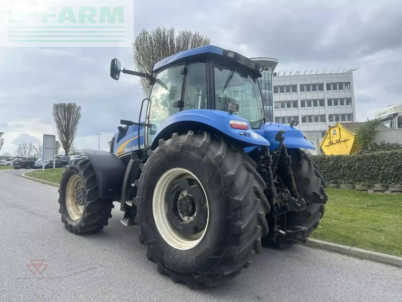 New Holland t8040 - Farm tractor: picture 4 New Holland t8040 - Farm tractor: picture 4