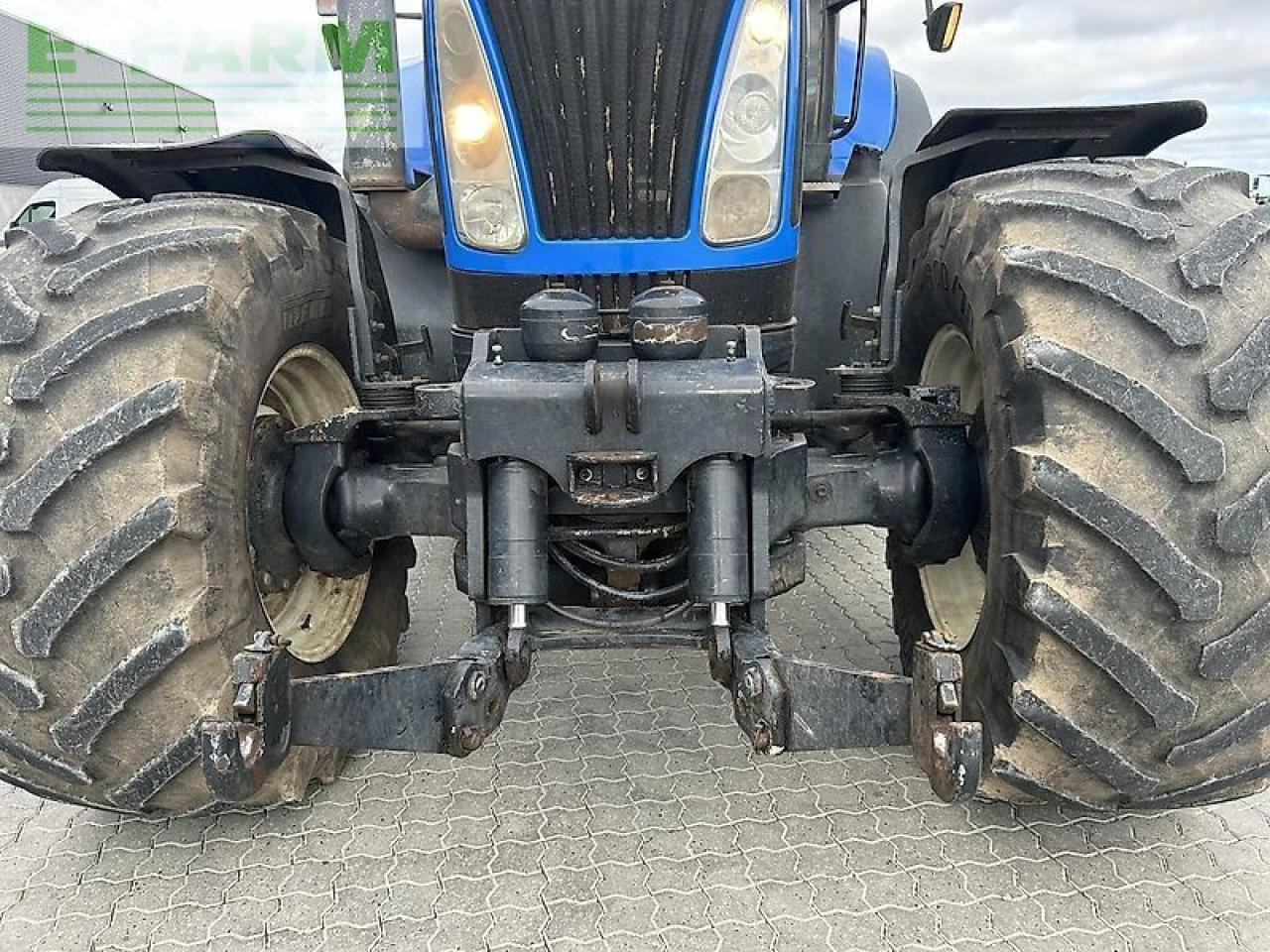 New Holland t8050 - Farm tractor: picture 4 New Holland t8050 - Farm tractor: picture 4