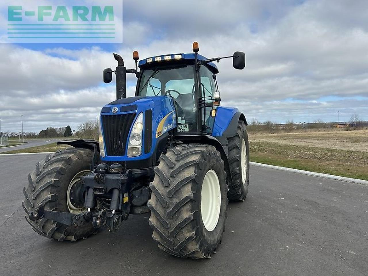 New Holland t8050 - Farm tractor: picture 3 New Holland t8050 - Farm tractor: picture 3