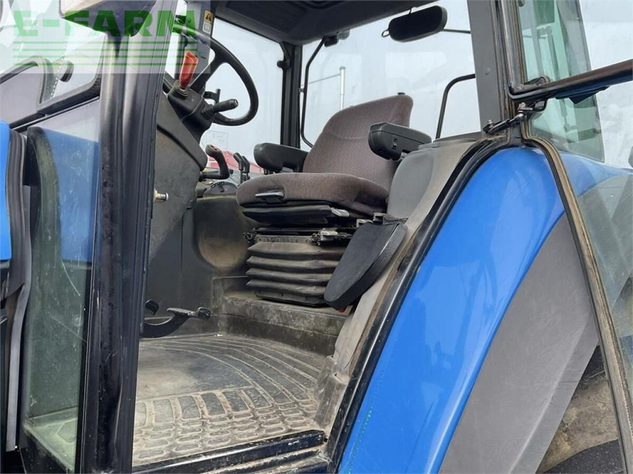 New Holland tm 150 - Farm tractor: picture 5 New Holland tm 150 - Farm tractor: picture 5