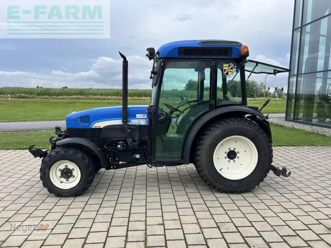 New Holland tn 95 na - Farm tractor: picture 3 New Holland tn 95 na - Farm tractor: picture 3