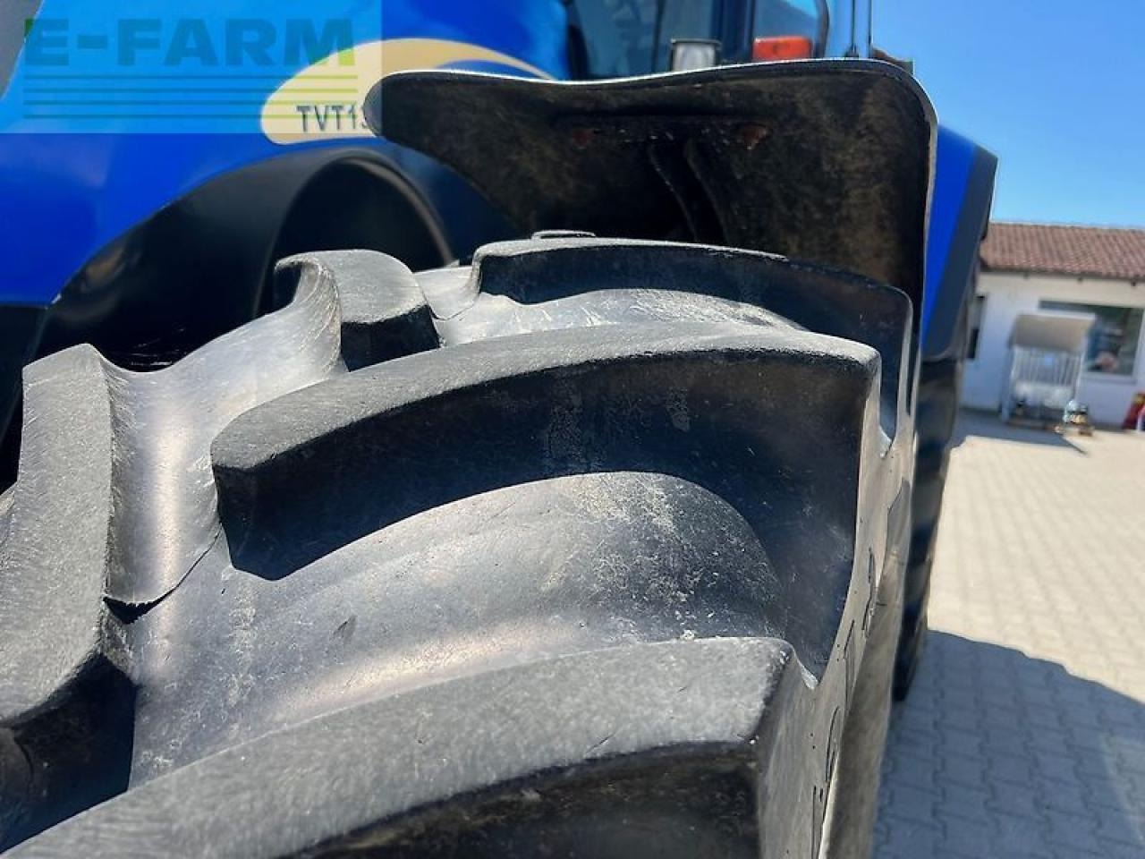 New Holland tvt 135 - Farm tractor: picture 2 New Holland tvt 135 - Farm tractor: picture 2