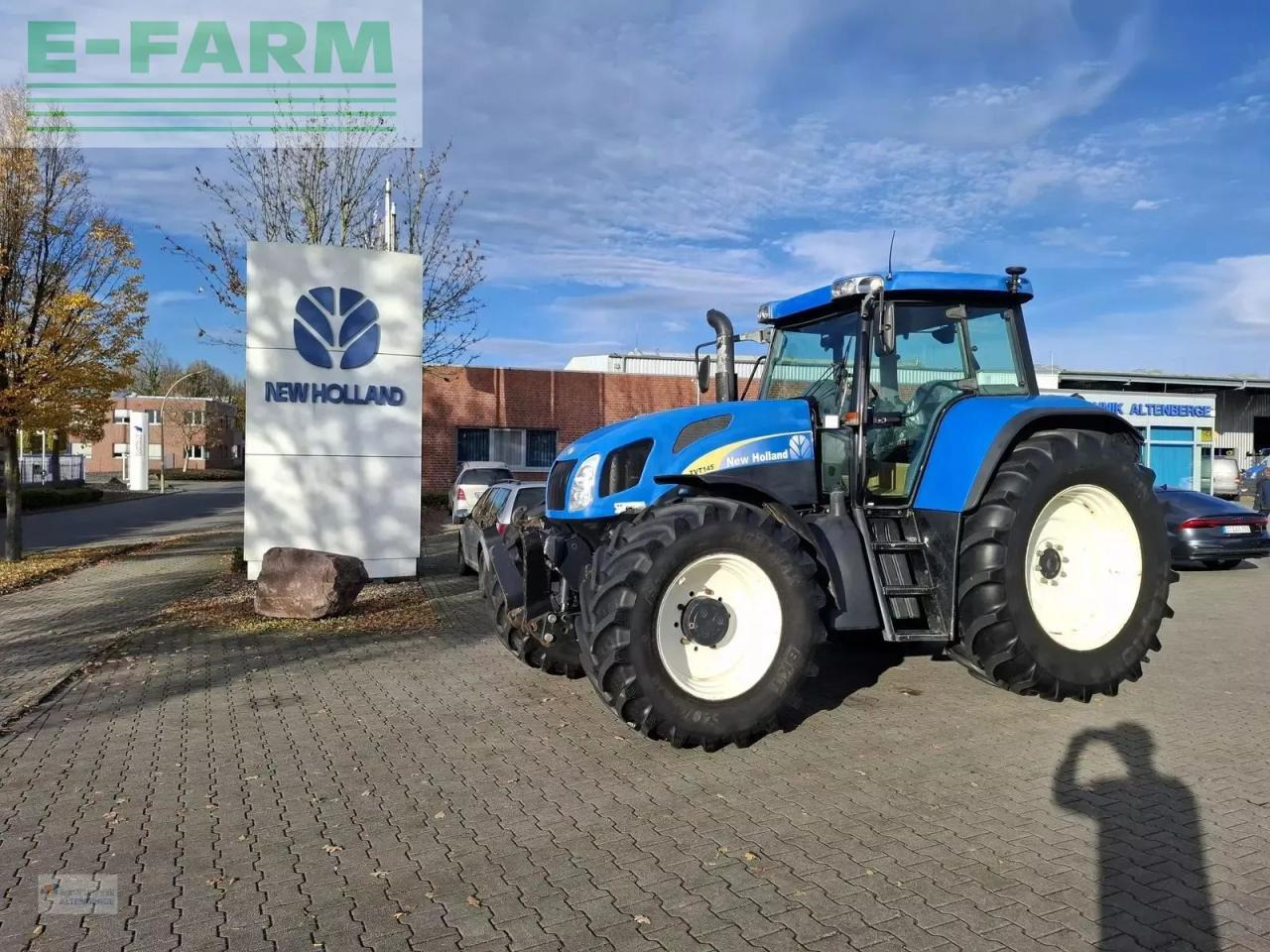 New Holland tvt 145 - Farm tractor: picture 2 New Holland tvt 145 - Farm tractor: picture 2