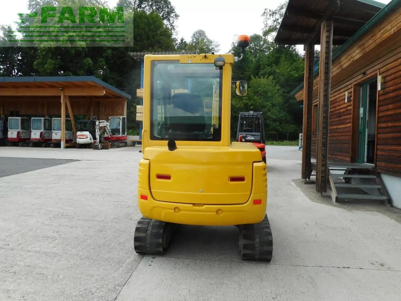 Takeuchi tb 235 ( 3.605kg ) powertilt + hydr. sw - Mini excavator: picture 3 Takeuchi tb 235 ( 3.605kg ) powertilt + hydr. sw - Mini excavator: picture 3
