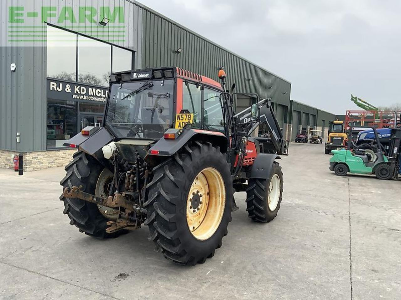 Valmet 8100 twin track reverse drive tractor - Farm tractor: picture 3 Valmet 8100 twin track reverse drive tractor - Farm tractor: picture 3