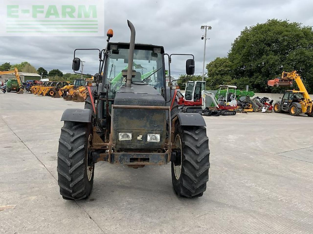 Valmet 8100 twin track reverse drive tractor - Farm tractor: picture 3 Valmet 8100 twin track reverse drive tractor - Farm tractor: picture 3