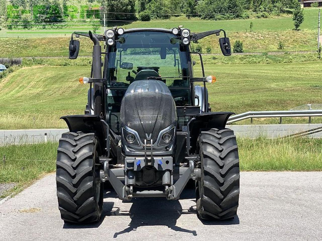 Valtra a 104 ht4 - Farm tractor: picture 3 Valtra a 104 ht4 - Farm tractor: picture 3